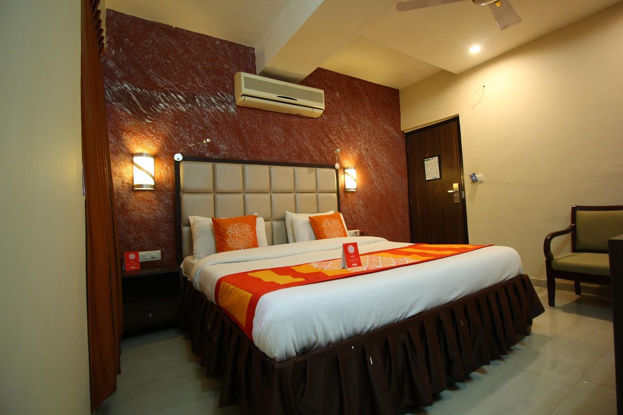Oyo 8786 Hotel Maan Residency Ахмедабад Екстериор снимка