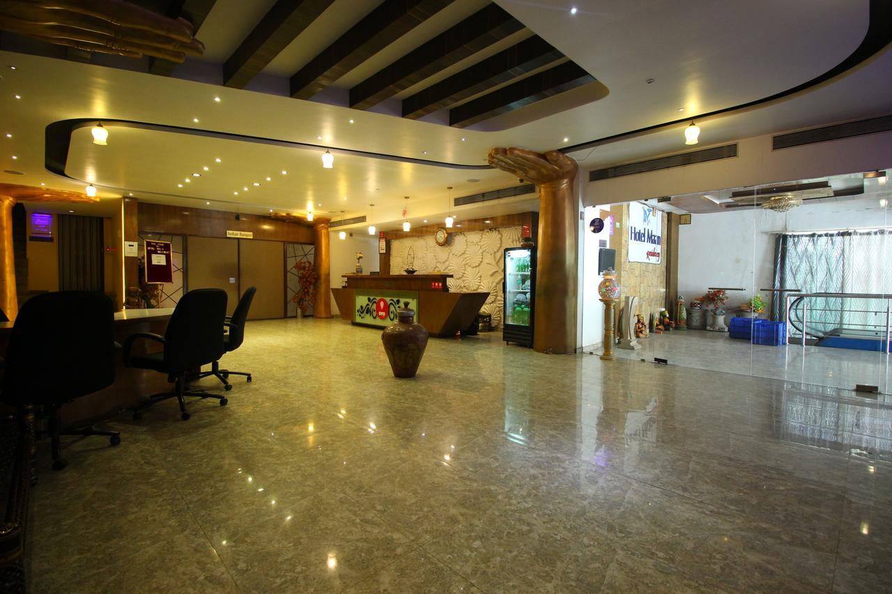 Oyo 8786 Hotel Maan Residency Ахмедабад Екстериор снимка
